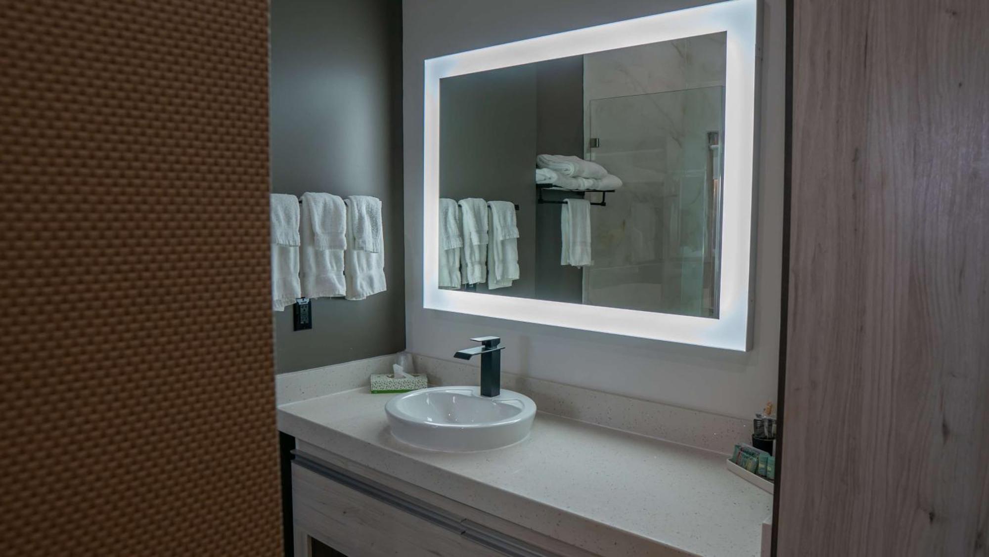 סאות' יוסטון Surestay Hotel By Best Western Houston Southeast מראה חיצוני תמונה